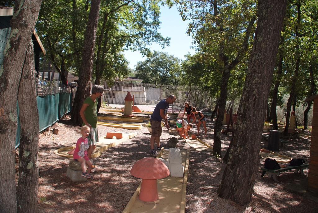 Camping Le Parc Saint-Paul-en-Forêt المظهر الخارجي الصورة